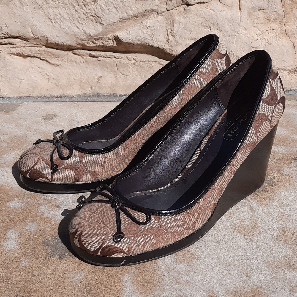 Coach Iyana 8.5 brown pattern wedge heels